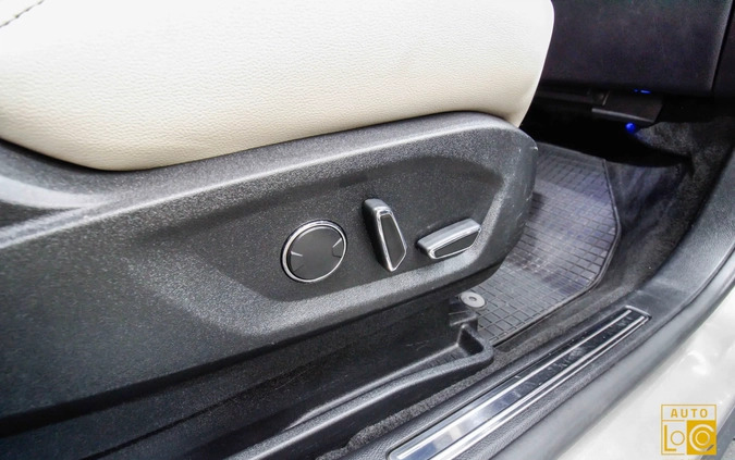 Ford S-Max cena 58999 przebieg: 239000, rok produkcji 2017 z Kielce małe 742